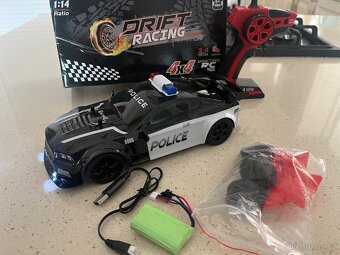 RC driftovaci auto Police 4x4 - 2