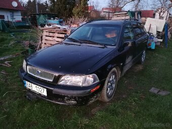 Prodám Volvo v40 1,9cdi manuál 2001. - 2