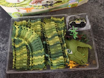 Autodráha s dinosaury - 2