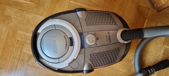 Bezsáčkový vysavač Bosch Roxx´x Ultimate - 2