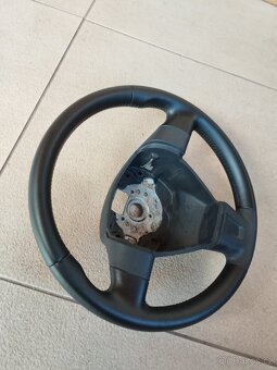 Tříramenný kožený volant Škoda - 2