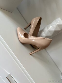 Béžové lodičky lesklé vel. 36 👠 - 2