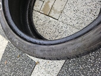 275/35 R20 - 2