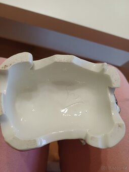 Starožitná  porcelánová soška - 2