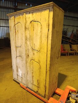 Šatní skříň - 2