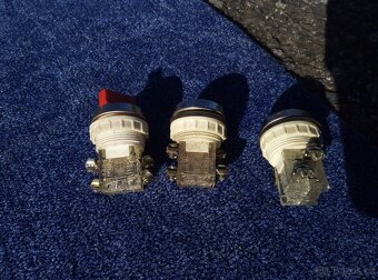 pristrojove tlacitko, spinac - 2