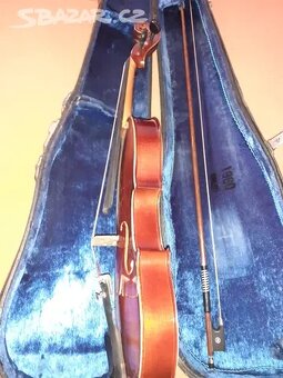 Housle celé. - 2