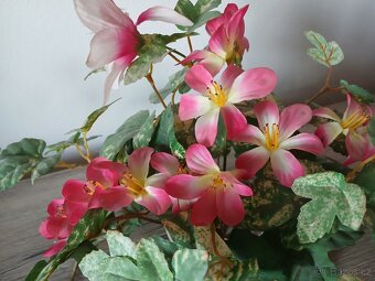 Umělá rostlina s květy - 2