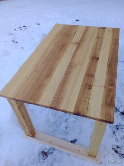 Jídelní stůl masiv akát - 2