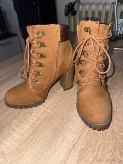 Dámské vysoké boty - vel. 36 - 2