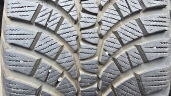 Zimní pneu 235/45/18 Kumho - 2