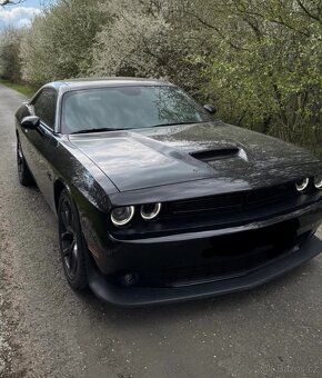 Dodge challenger 5.7 rok 2022 najeto 28000 km - 2