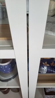 Prodám prosklenou skříň BILLY Ikea - 2