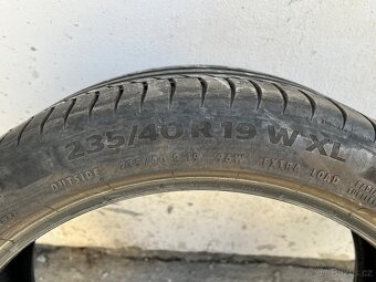 235/40/19 235/40 R19 - 2