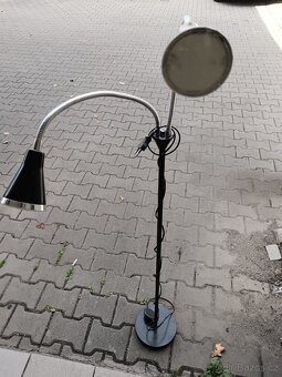 Stojací úsporná lampa led, nastavitelná do různých směrů. - 2