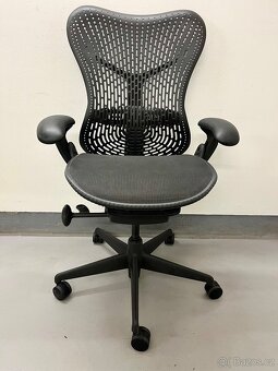 Kancelářská židle Herman Miller Mirra - jako nová - 2