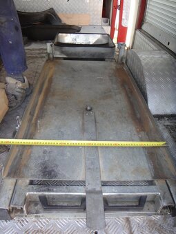 Výsuvná plošina - pro montážní vůz, dílenské auto aj. - 2