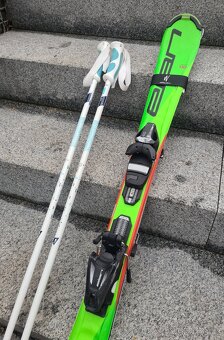Lyže ELAN RC 110 vč. hůlek a helmy - 2