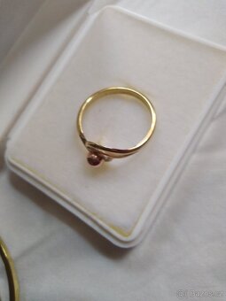 Zlatý dámský prsten - 2