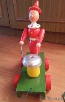 Stará tahací,cinkací,dětská hračka,lezoucí panenka na klíček - 2