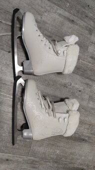 Dívčí lední brusle - 2