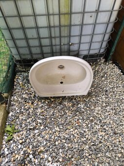 Sanita - záchod bez zadní nádrže a umyvadlo - 2