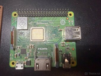 Raspberry Pi 3 Model + display + hodně příslušenství - 2