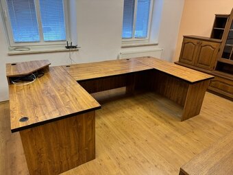 Sestava kancelářských stolů - 2