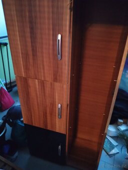 Daruji skříně za odvoz - 2