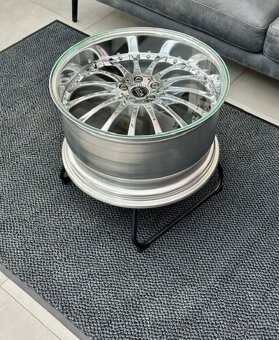 Designový stůl z litého kola - 2