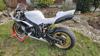 Yamaha R1 2008 - okruhovka - 2