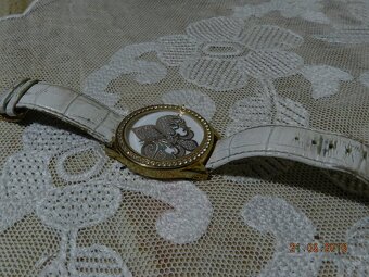 Hezké dámské hodinky Guess W95052L1 super cena - 2