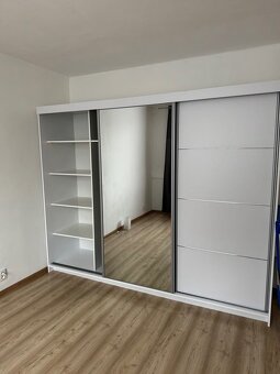 Šatní skříň - 2