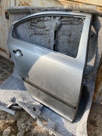 Škoda Octavia II.Pravé a levé zadní dveře,sedan - 2