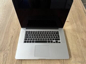 MacBook Pro 15" – i7 / 16 GB RAM / 1 TB SSD - 2