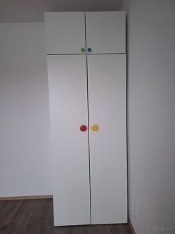Ikea televizní stolek-masiv - 2