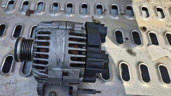 Alternator skoda fabia II 1.2 tsi 03f903023E - 2