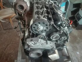 VW Sharan 2.0 TDI r.v.11,díly motoru 103KW - 2