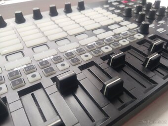 Akai APC 40 mk2 - 2
