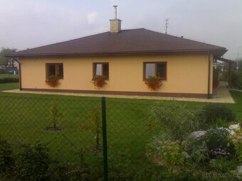 STAVEBNICI RODINNÉHO DOMKU a POZEMEK - 2