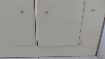 Koupelnová skříňka s umyvadlem a zrcadlem - 2