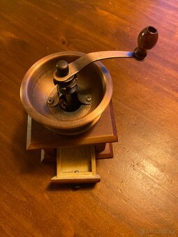 ruční mlýnek na kávu - 2