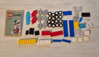 30510 LEGO Classic - 90 let aut - 2