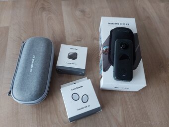 Insta360 ONE X2 – TOP stav, pouze interiér + příslušenství - 2