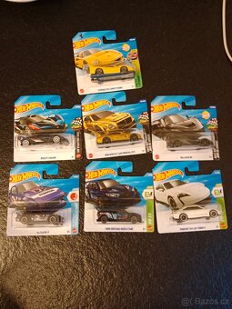 Autíčka Hot Wheels - 2