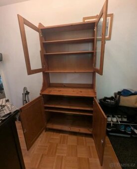 VITRÍNA - PŘÍBORNÍK IKEA LEKSVIK - 2