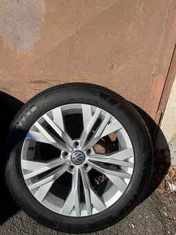 ALU kola+letni pneu org VW 215/55 17’ - 2