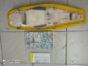 Suzuki RMZ sedlo + sada spojovacího materiálu - 2