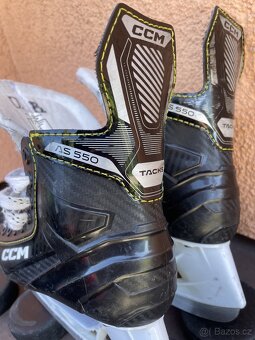 Brusle CCM Tacks AS 550 YTH vel. 2 - 2