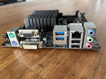 Gigabyte GA-N3150N-D2H mITX s integrovaným CPU - 2